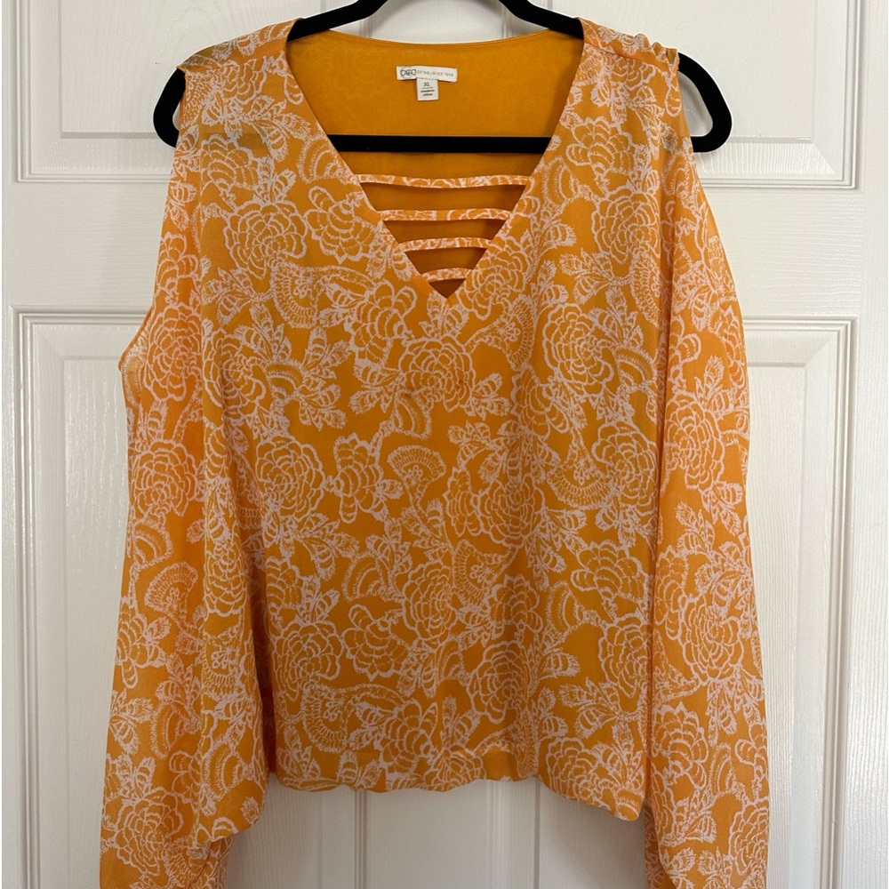 Gold w/white abstract design, fully lined, VNeck, cold-shoulder, blouson bottom.